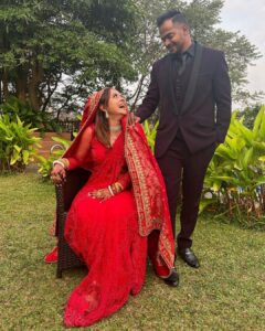 Devoleena Bhattacharjee Instagram - And yes proudly i can say i am taken & yes shonu “ CHIRAAG LEKAR BHI DHOONDTI TOH TUJH JAISA NAHI MILTA. 

You are the answer of my pain & prayers. I LOVE YOU SHONU ❤️🤗🧿

Lots of love to you all. Keep us in your prayers & bless us. 🥰🤗🙏🏻 

THE MYSTERIOUS MAN urff The Famous #SHONU AND TUM SAB K JIJA. 😍❤️
.
.
#devoleena #taken #couplegoals #finallyhooked