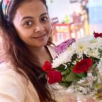 Devoleena Bhattacharjee Instagram - Late post 😇💐But thank you everyone for sending me these beautiful flowers...🌷