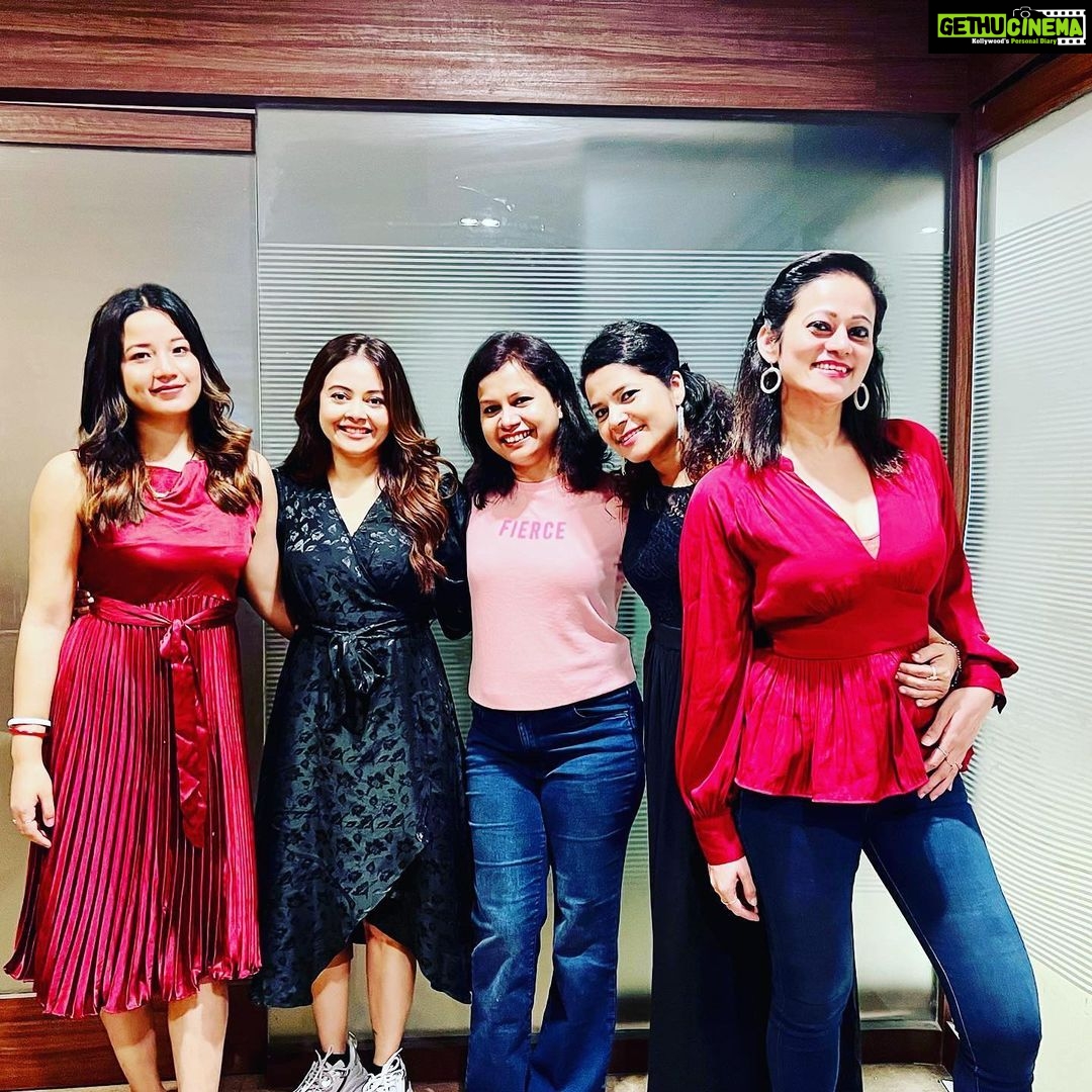 Devoleena Bhattacharjee Instagram - D nite was young all nite long & so were we💃🥂💖 #girlsliketoswing