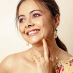 Devoleena Bhattacharjee Instagram - Lesson learnt.Never Ever Give up on your Dreams.🌻 #gratitude . . . Hair & Makeup by @talesofshadows Photography by @sahil.shivani_ Edited by @akshayphotoartist