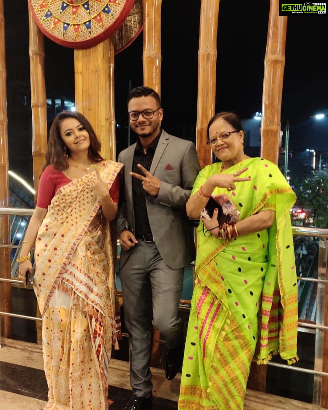 Devoleena Bhattacharjee Instagram - Swag waali Family 😎❤️😍🤗 . . . #devoleenabhattacharjee #bhattacharjeefamily #instafamily #assam