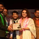 Devoleena Bhattacharjee Instagram - Thank you "Sadhana Sahitya Samaj" for honouring me with the most prestigious award "Mohiyokhi award". ❤️🙏🏻 Joi Aai Axom 😇🙏🏻