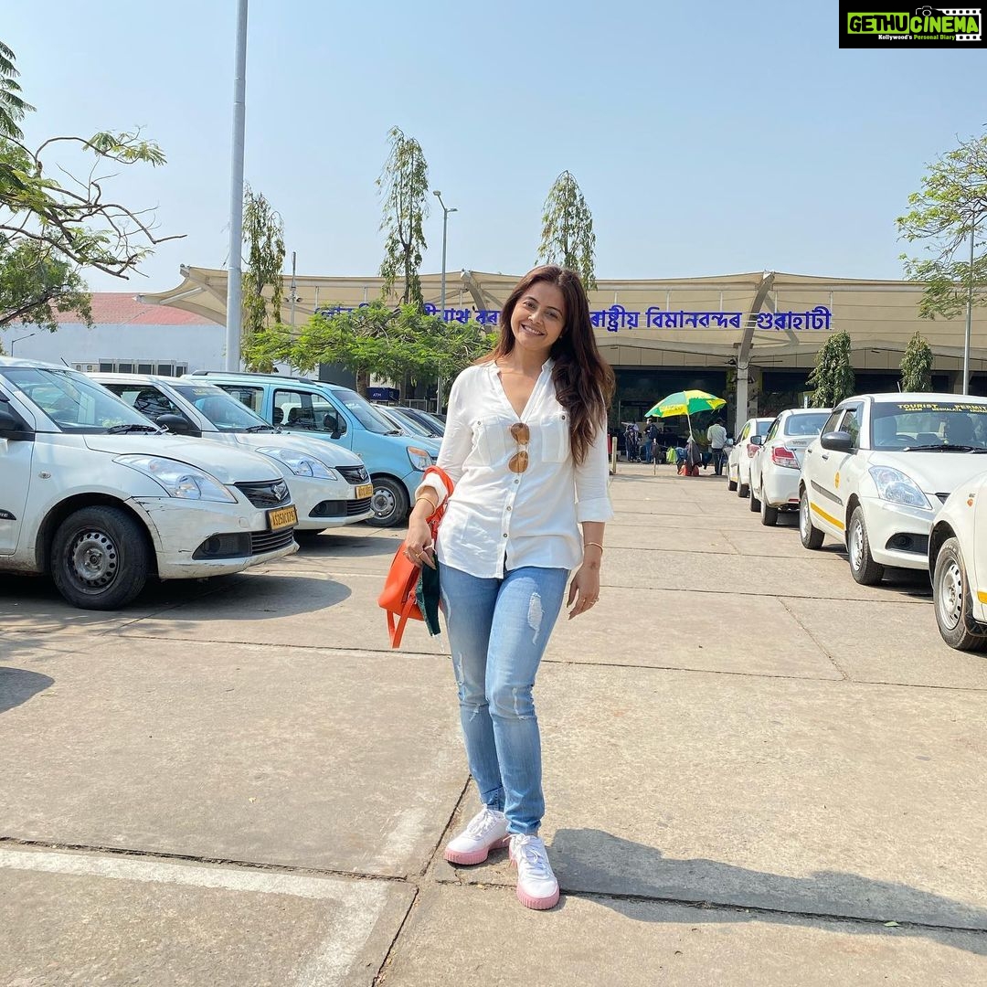 Devoleena Bhattacharjee Instagram - Andddd here i come..... "Assam" πΈπ€β€οΈπ₯° Happinessss yayyyyππππ