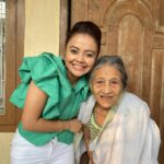 Devoleena Bhattacharjee Instagram - Aaita ❤️ #grandmom 90 & Countinggg 🥰🥰🥰😎😎😎