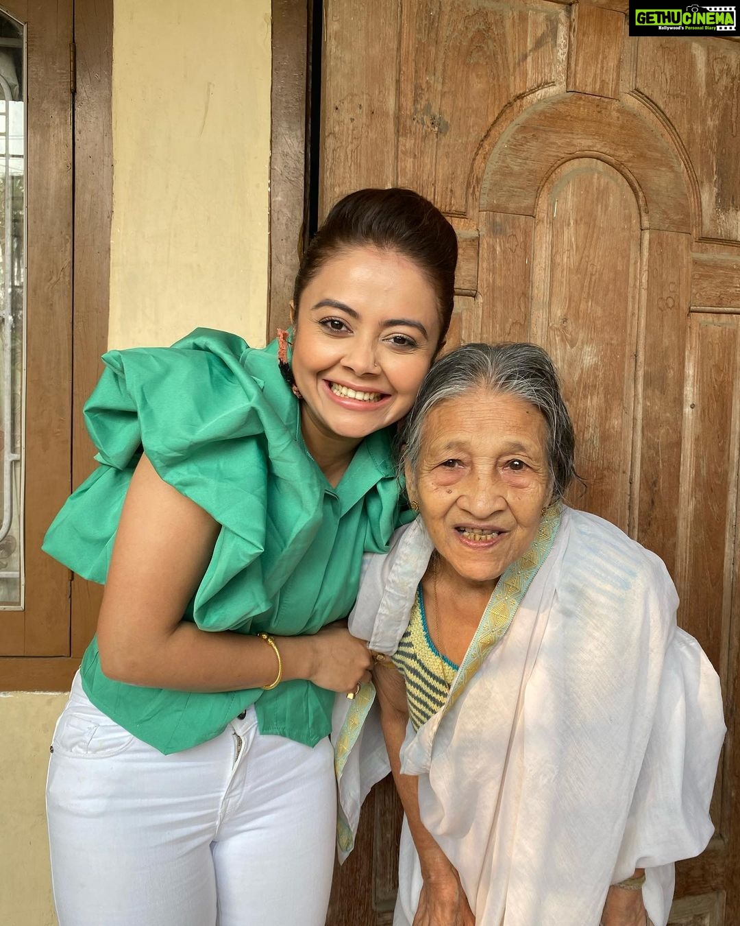 Devoleena Bhattacharjee Instagram - Aaita ❤️ #grandmom 90 & Countinggg 🥰🥰🥰😎😎😎