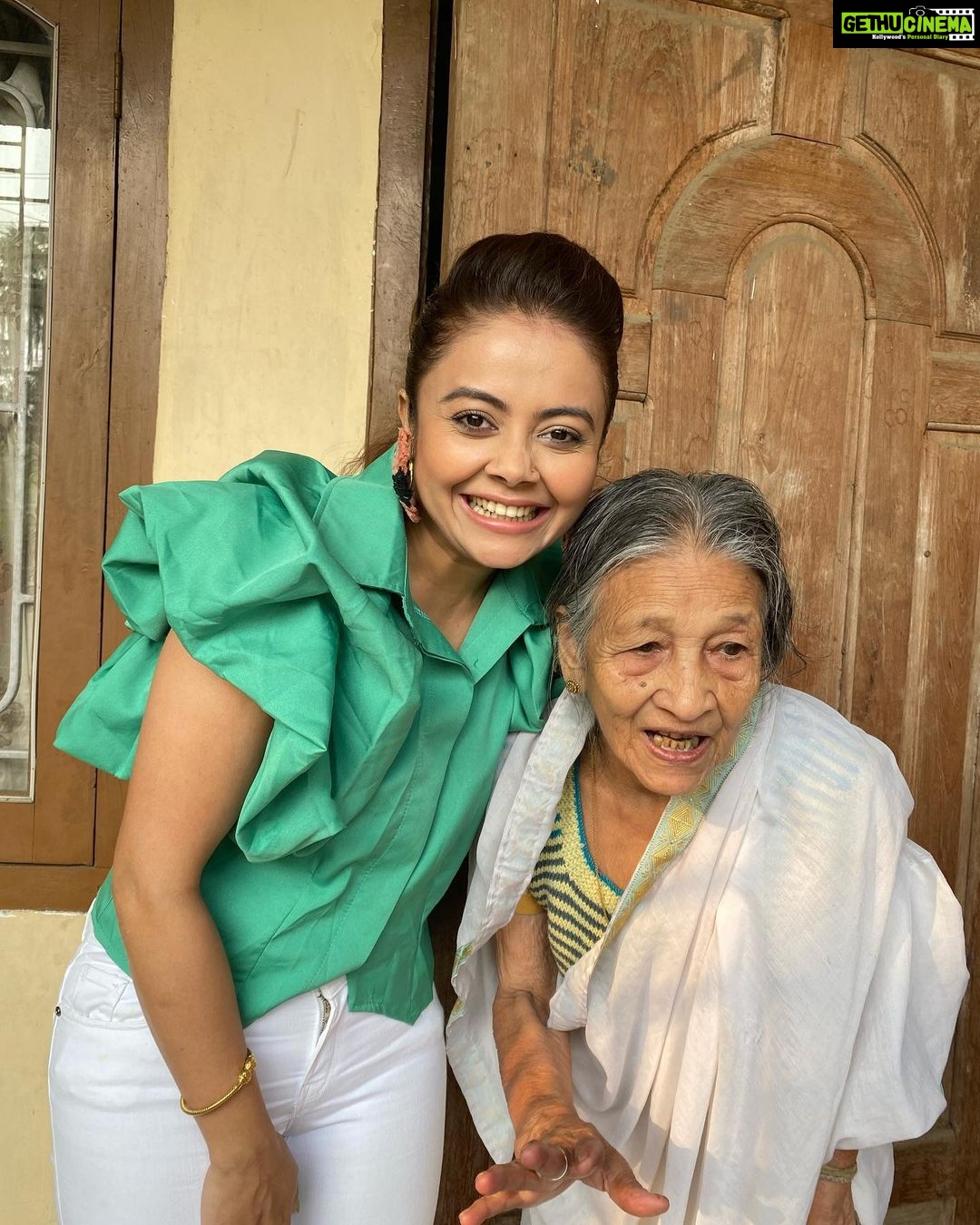 Devoleena Bhattacharjee Instagram - Aaita ❤️ #grandmom 90 & Countinggg 🥰🥰🥰😎😎😎