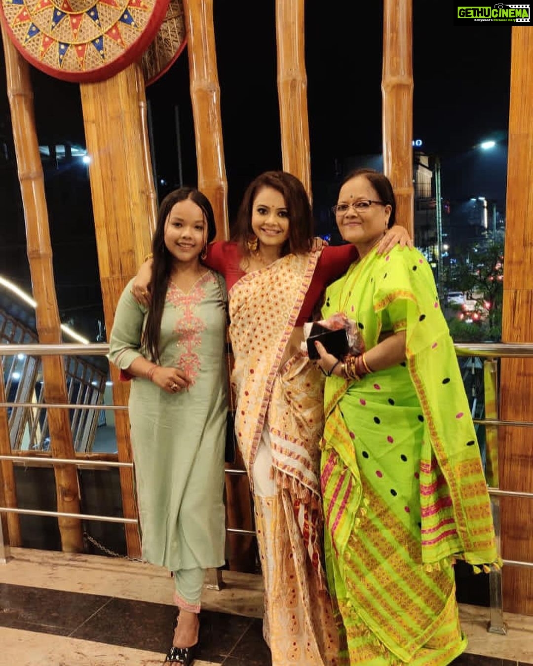 Devoleena Bhattacharjee Instagram - Swag waali Family 😎❤️😍🤗 . . . #devoleenabhattacharjee #bhattacharjeefamily #instafamily #assam