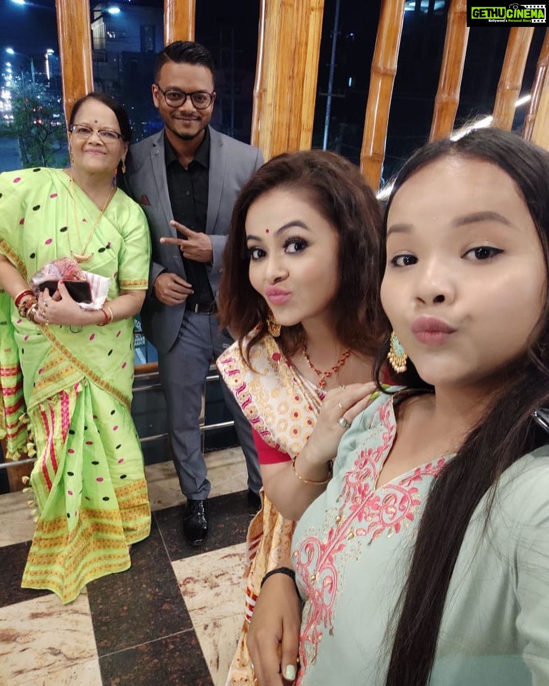 Devoleena Bhattacharjee Instagram - Swag waali Family 😎❤️😍🤗 . . . #devoleenabhattacharjee #bhattacharjeefamily #instafamily #assam