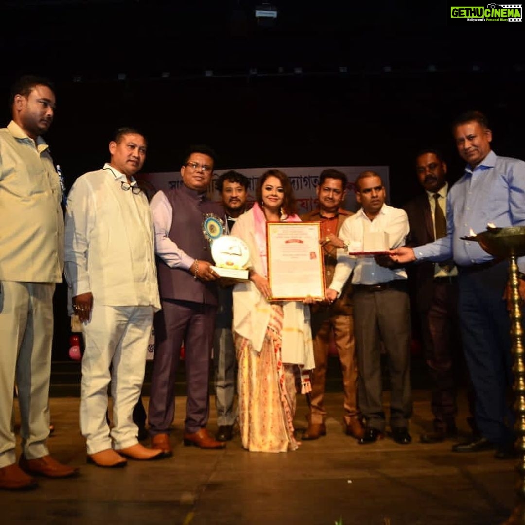 Devoleena Bhattacharjee Instagram - Thank you "Sadhana Sahitya Samaj" for honouring me with the most prestigious award "Mohiyokhi award". ❤️🙏🏻 Joi Aai Axom 😇🙏🏻
