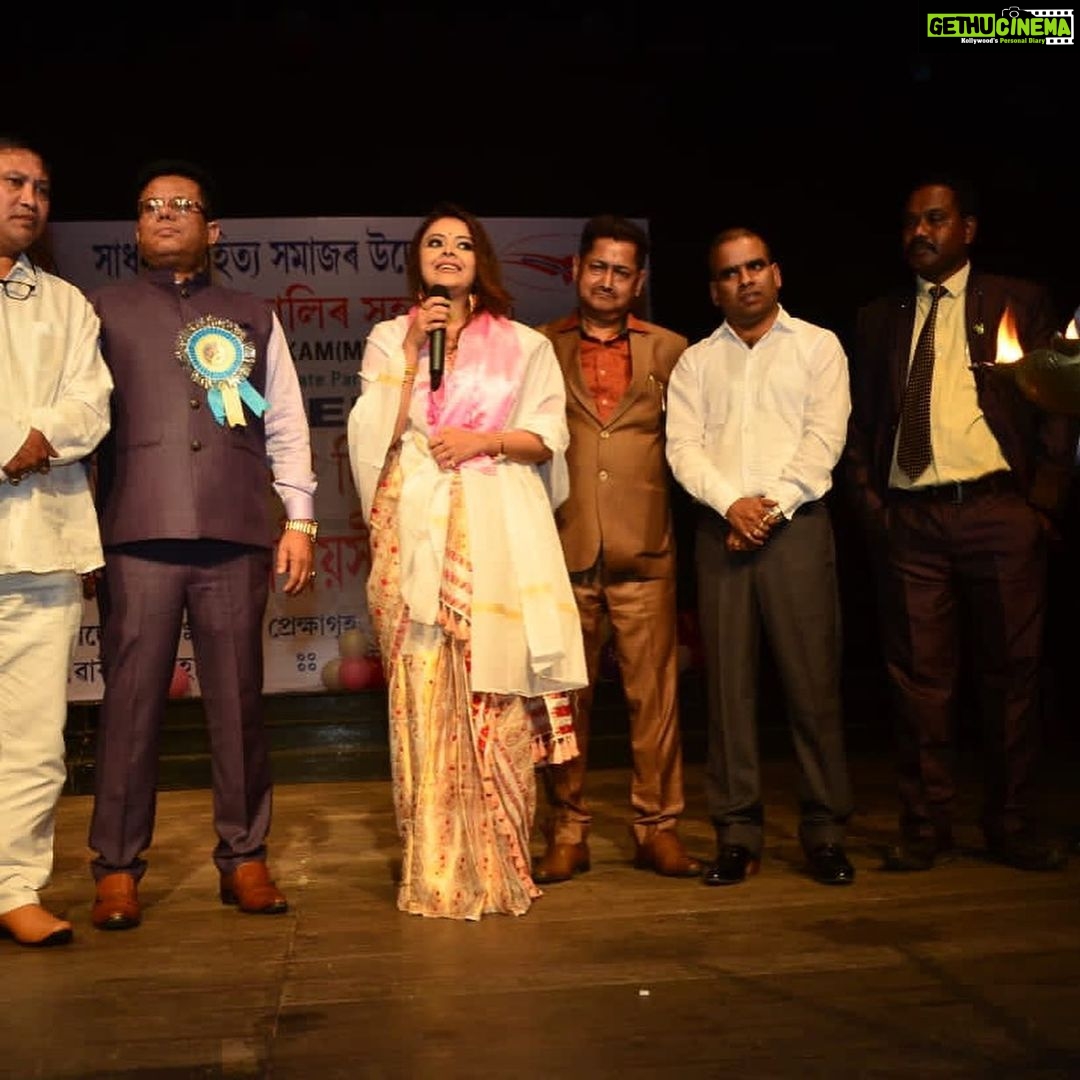 Devoleena Bhattacharjee Instagram - Thank you "Sadhana Sahitya Samaj" for honouring me with the most prestigious award "Mohiyokhi award". ❤️🙏🏻 Joi Aai Axom 😇🙏🏻
