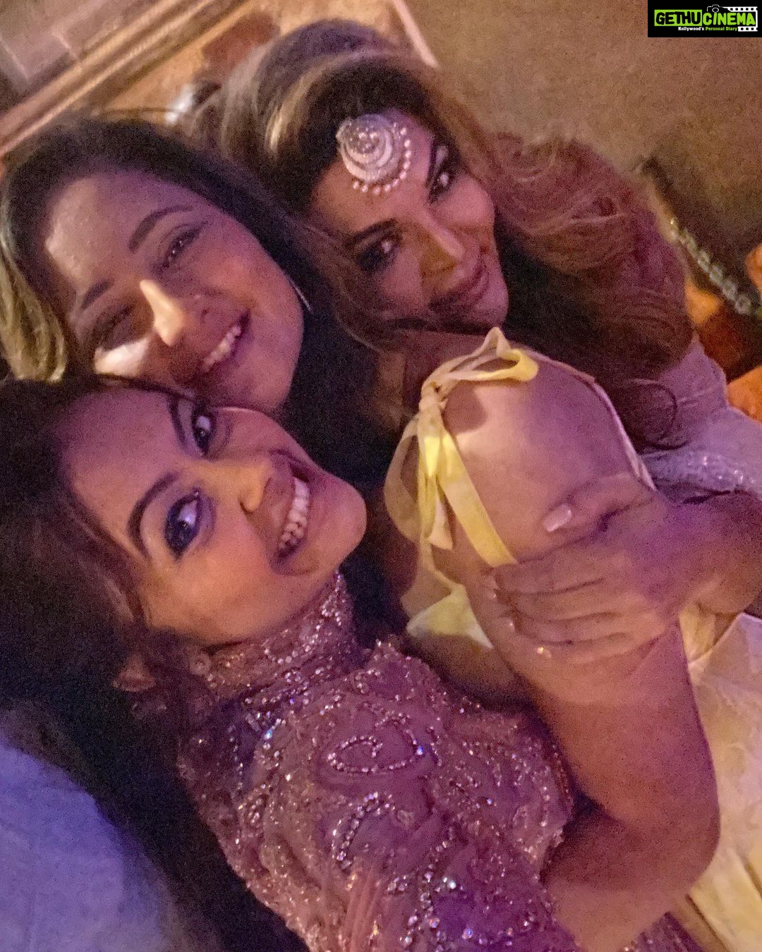 Devoleena Bhattacharjee Instagram - Andddddd it was alll about madness but Happinesssss 😃😍❤️🤗 @vikasgupta.hapeace @imrashamidesai @rakhisawant2511 @vindusingh