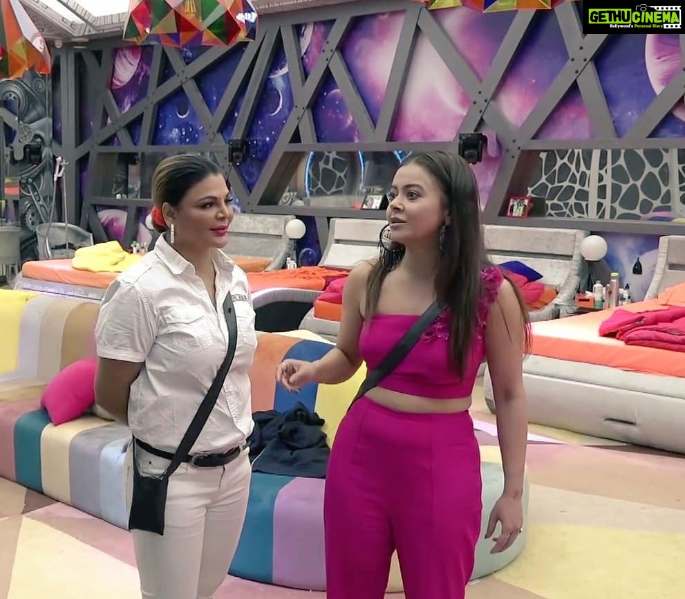 Devoleena Bhattacharjee Instagram - Friends listen to what you say. Best friends listen to what you don’t say. Earrings- @yandgcreations stylist- @_kanupriya_garg @akanksha_niranjan . . #assam #devoleenabhattacharjee #devosquad #devoleena #biggboss14 #biggboss #bb14 #colorstv #gopibahu #omggirl #fun #game #devorakhi