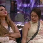 Devoleena Bhattacharjee Instagram - Defination of true friend is they stand by you when they need you the most ❤️ And devo is a true friend with @rakhisawant2511 Styled by- @_kanupriya_garg @akanksha_niranjan Outfit- @neetujain_official curated by- @digitallydiksha Jwellery- @rimayu07 . . . Keep your support and blessings. #devoleenabhattacharjee #devosquad #devoleena #biggboss14 #biggboss #bb14 #colorstv #gopibahu #omggirl