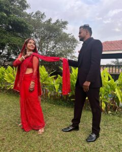 Devoleena Bhattacharjee Instagram - And yes proudly i can say i am taken & yes shonu “ CHIRAAG LEKAR BHI DHOONDTI TOH TUJH JAISA NAHI MILTA. 

You are the answer of my pain & prayers. I LOVE YOU SHONU ❤️🤗🧿

Lots of love to you all. Keep us in your prayers & bless us. 🥰🤗🙏🏻 

THE MYSTERIOUS MAN urff The Famous #SHONU AND TUM SAB K JIJA. 😍❤️
.
.
#devoleena #taken #couplegoals #finallyhooked