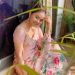 Devoleena Bhattacharjee Instagram - इस जीवन का ये एक सार है मेरे शिव का ये उपकर है 🌸 . . . Styled- @_kanupriya_garg Saree by @kankatala_ Coordination by @allboutcommunication