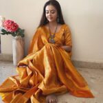 Devoleena Bhattacharjee Instagram - Jogan 🌸 . . . Styled by @_kanupriya_garg #banarasisaree #ethnic #orangeisthenewblack #devoleenabhattacharjee