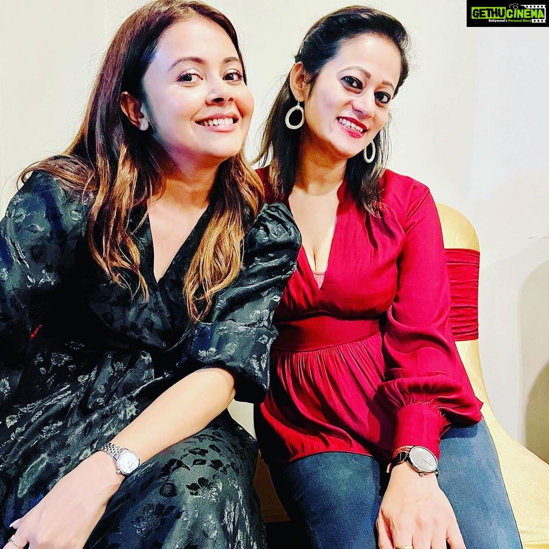 Devoleena Bhattacharjee Instagram - D nite was young all nite long & so were we💃🥂💖 #girlsliketoswing