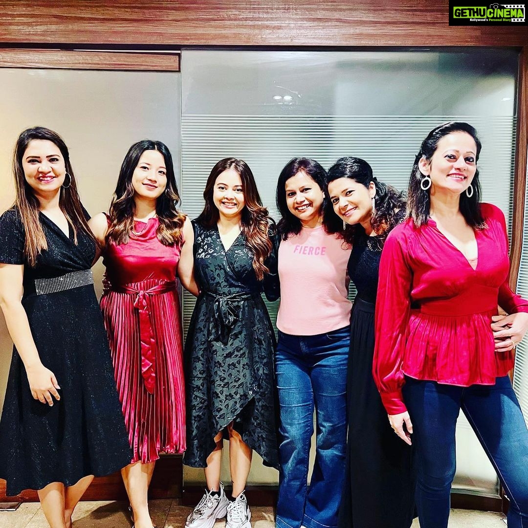 Devoleena Bhattacharjee Instagram - D nite was young all nite long & so were we💃🥂💖 #girlsliketoswing