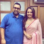 Devoleena Bhattacharjee Instagram – Words are not enough to express my gratitude and also how honoured i am feeling..Thank you so much @shankar.mahadevan sir for your kind gesture and also the advice to practice music..It was indeed lovely meeting you.😇🙏🏻🌸
.
.
#devoleenabhattacharjee #devoleena #shankarmahadevan #taarezameenpar #starplus #music #thankful