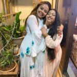 Devoleena Bhattacharjee Instagram - Jab koi kisi k saath nahi hota tha toh bas tu hi hoti thi...Divu tu hi toh meri apni thi jisse main daant sakti thi,ruth sakti thi,dil ki baat keh sakti thi..I know life was tooo hard on you..the pain is intorelable...but i know today you must be in a better place and free from all the sorrows,pains,sadness,cheats,lies..i will miss you divu and tu bhi jaanti thi i loved you and cared for you...Badi tu thi par bacchi bhi tu hi thi...God bless your soul.Jahan bhi hai tu abhi bas khush reh.You will be missed & remembered.I love you @divyabhatnagarofficial .Too soon to go my friend... Om shanti 🙏🏻🙏🏻