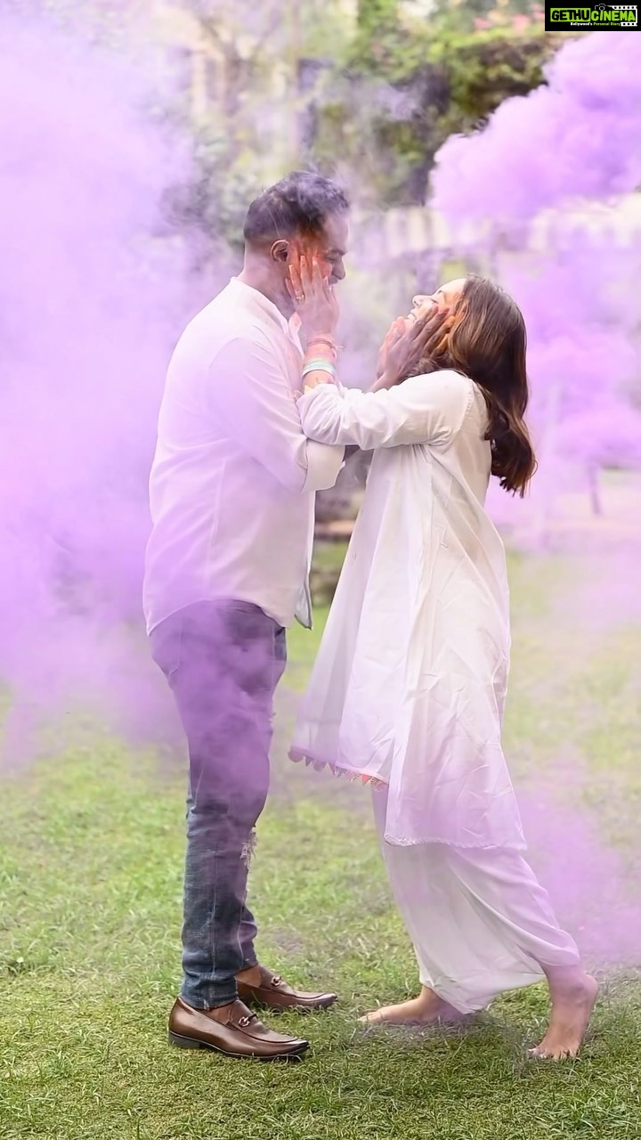 Devoleena Bhattacharjee Instagram - Okay this one for the day where all india is celebrating official holi. HAPPY HOLI GUYS. š„°šā¤ļøššš§æš . . . #reelkarofeelkaro #reelsindia #holi #holihai #holifestival #mumbai #officialholi #8thmarch #devoleena #couplereels #festivalofcolours Mumbai - ą¤®ą„ą¤ą¤¬ą¤
