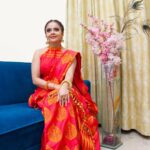 Devoleena Bhattacharjee Instagram - Down to earth but still above you💥☺️🌺 . . . Styled by @eno_vae Makeup & Hair by @talesofshadows Photographer @neildhayatkarphotography Wearing @purabis_creation_ #devoleenabhattacharjee #devoleena #devotheomggirl #mekhelachador #ethnic