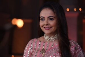 Devoleena Bhattacharjee Instagram - And she is coming again 😇🌸 . . . #gratitude #sns2 #devotheomggirl #devoleenabhattacharjee #gopimodi #gopibahu ☺️🥰