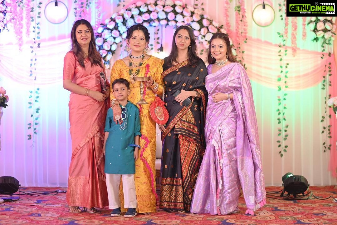 Devoleena Bhattacharjee Instagram - Few more & many more to come 😎😉💜 . . #weddingvibes #family #assamdiaries Guwahati, Assam