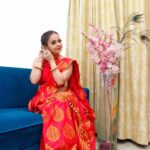 Devoleena Bhattacharjee Instagram - Down to earth but still above you💥☺️🌺 . . . Styled by @eno_vae Makeup & Hair by @talesofshadows Photographer @neildhayatkarphotography Wearing @purabis_creation_ #devoleenabhattacharjee #devoleena #devotheomggirl #mekhelachador #ethnic