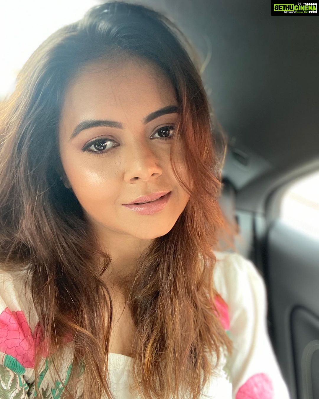 Devoleena Bhattacharjee Instagram - #selfietime 🥰🌸 Mumbai, Maharashtra