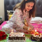 Devoleena Bhattacharjee Instagram - Hmmm 9 years🥰🙌🏻what to say..I am grateful and will always be to each and everyone for everything.Keep me in your prayers and keep loving me always. From Preeto to Sathiya to Biggboss the love i have recieved from you all is the strength that i keep fighting & moving on in life with pride & dignity. I LOVE YOU ALL.❤️ @dheeraj_kumarcel Sir @msrashmi2002_ mam @pawankumarmarut sir @endemolshineind Thank you sooo much for giving me the oppurtunities that i have been part of❤️🙏🏻. @anima_maa thank you Maa for your love and blessings🙏🏻😊🤗❤️.Love to all my fans ,friends,well wishers❤️🥰.And thank you @kunapareddyveera37 & Sagar for the cakes & flowers❤️🤗 . . . #9yearsandcounting #blessings #gratitude