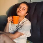 Devoleena Bhattacharjee Instagram - Main ,Meri Tea aur Corona😭🐣🧠