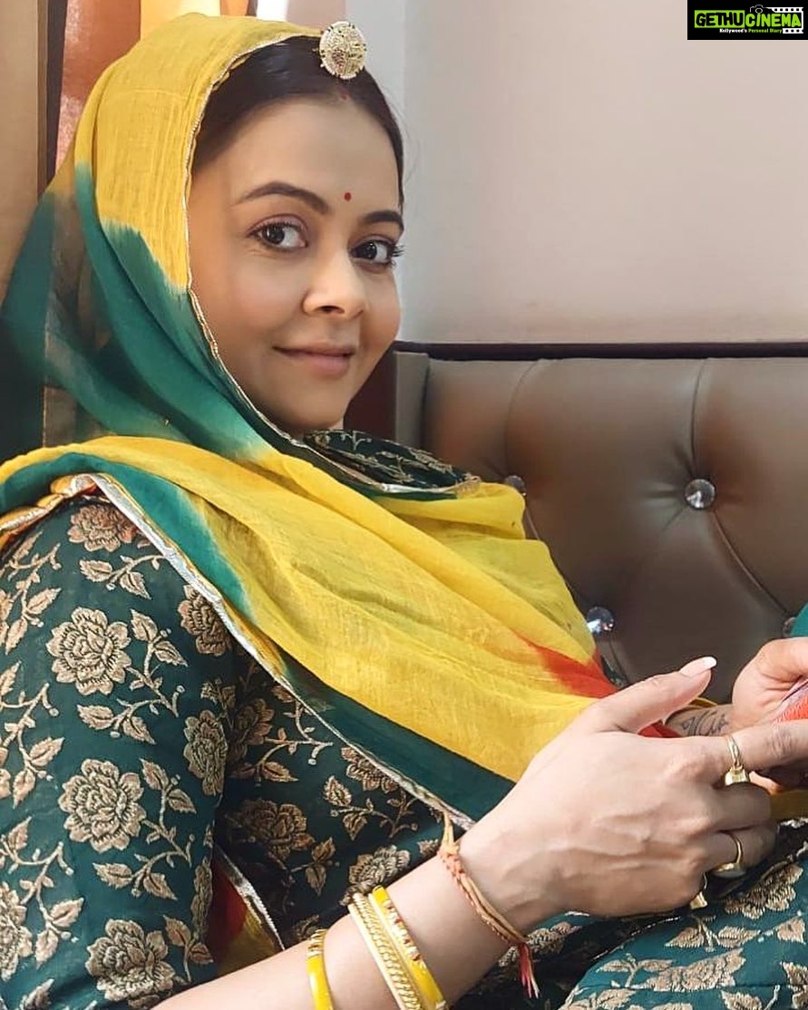 Devoleena Bhattacharjee Instagram - 💛 . . #devoleena #tigerofrajasthan #thaamlenaitsofficial Jaipur, Rajasthan