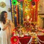 Devoleena Bhattacharjee Instagram - Ganpati bappa morya🌸🙏🏻😇 . . . Outfit by @baroquebypreetibatra