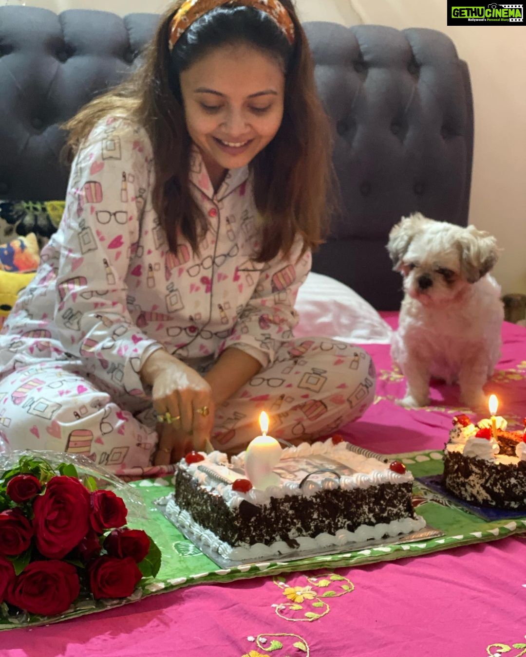 Devoleena Bhattacharjee Instagram - Hmmm 9 years🥰🙌🏻what to say..I am grateful and will always be to each and everyone for everything.Keep me in your prayers and keep loving me always. From Preeto to Sathiya to Biggboss the love i have recieved from you all is the strength that i keep fighting & moving on in life with pride & dignity. I LOVE YOU ALL.❤️ @dheeraj_kumarcel Sir @msrashmi2002_ mam @pawankumarmarut sir @endemolshineind Thank you sooo much for giving me the oppurtunities that i have been part of❤️🙏🏻. @anima_maa thank you Maa for your love and blessings🙏🏻😊🤗❤️.Love to all my fans ,friends,well wishers❤️🥰.And thank you @kunapareddyveera37 & Sagar for the cakes & flowers❤️🤗 . . . #9yearsandcounting #blessings #gratitude