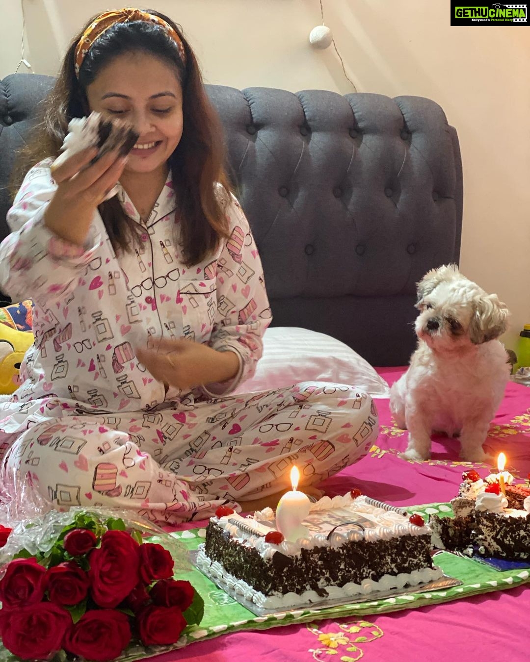 Devoleena Bhattacharjee Instagram - Hmmm 9 years🥰🙌🏻what to say..I am grateful and will always be to each and everyone for everything.Keep me in your prayers and keep loving me always. From Preeto to Sathiya to Biggboss the love i have recieved from you all is the strength that i keep fighting & moving on in life with pride & dignity. I LOVE YOU ALL.❤️ @dheeraj_kumarcel Sir @msrashmi2002_ mam @pawankumarmarut sir @endemolshineind Thank you sooo much for giving me the oppurtunities that i have been part of❤️🙏🏻. @anima_maa thank you Maa for your love and blessings🙏🏻😊🤗❤️.Love to all my fans ,friends,well wishers❤️🥰.And thank you @kunapareddyveera37 & Sagar for the cakes & flowers❤️🤗 . . . #9yearsandcounting #blessings #gratitude