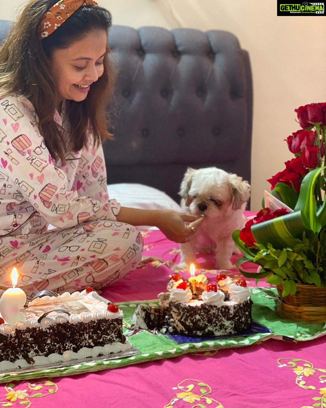 Devoleena Bhattacharjee Instagram - Hmmm 9 years🥰🙌🏻what to say..I am grateful and will always be to each and everyone for everything.Keep me in your prayers and keep loving me always. From Preeto to Sathiya to Biggboss the love i have recieved from you all is the strength that i keep fighting & moving on in life with pride & dignity. I LOVE YOU ALL.❤️ @dheeraj_kumarcel Sir @msrashmi2002_ mam @pawankumarmarut sir @endemolshineind Thank you sooo much for giving me the oppurtunities that i have been part of❤️🙏🏻. @anima_maa thank you Maa for your love and blessings🙏🏻😊🤗❤️.Love to all my fans ,friends,well wishers❤️🥰.And thank you @kunapareddyveera37 & Sagar for the cakes & flowers❤️🤗 . . . #9yearsandcounting #blessings #gratitude