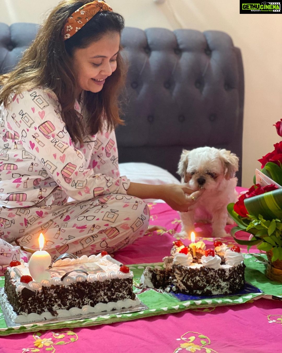 Devoleena Bhattacharjee Instagram - Hmmm 9 years🥰🙌🏻what to say..I am grateful and will always be to each and everyone for everything.Keep me in your prayers and keep loving me always. From Preeto to Sathiya to Biggboss the love i have recieved from you all is the strength that i keep fighting & moving on in life with pride & dignity. I LOVE YOU ALL.❤️ @dheeraj_kumarcel Sir @msrashmi2002_ mam @pawankumarmarut sir @endemolshineind Thank you sooo much for giving me the oppurtunities that i have been part of❤️🙏🏻. @anima_maa thank you Maa for your love and blessings🙏🏻😊🤗❤️.Love to all my fans ,friends,well wishers❤️🥰.And thank you @kunapareddyveera37 & Sagar for the cakes & flowers❤️🤗 . . . #9yearsandcounting #blessings #gratitude
