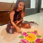 Devoleena Bhattacharjee Instagram - Choti Deepavali ki shubhkaamnayein. 🙏🏻❤️ #diwali #deepavali #chotidiwali #devoleena Mumbai - मुंबई