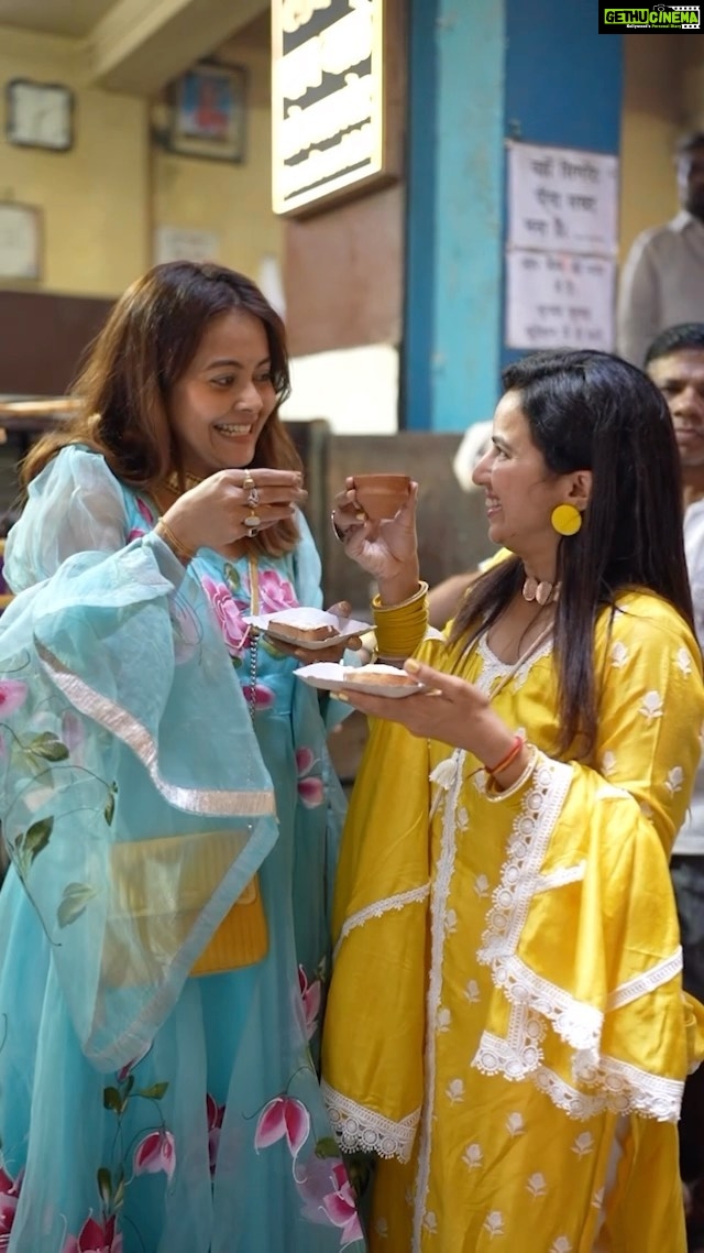 Devoleena Bhattacharjee Instagram - Aap chai peeyenge ,humare saath? 😉 . Location- 📍 Varanasi Edited by- @dhavalmavreck . #influencer #actor #devoleena #style #chai #chailovers #varanasi #travel #travelgram #explorepageًًً #foodies #desifood #banaras #varanasistreetfood #indianfood #instatravel #ootd #ootdindia #cafe #food #foodstagram #foodporn #streetfoodindia #instagram