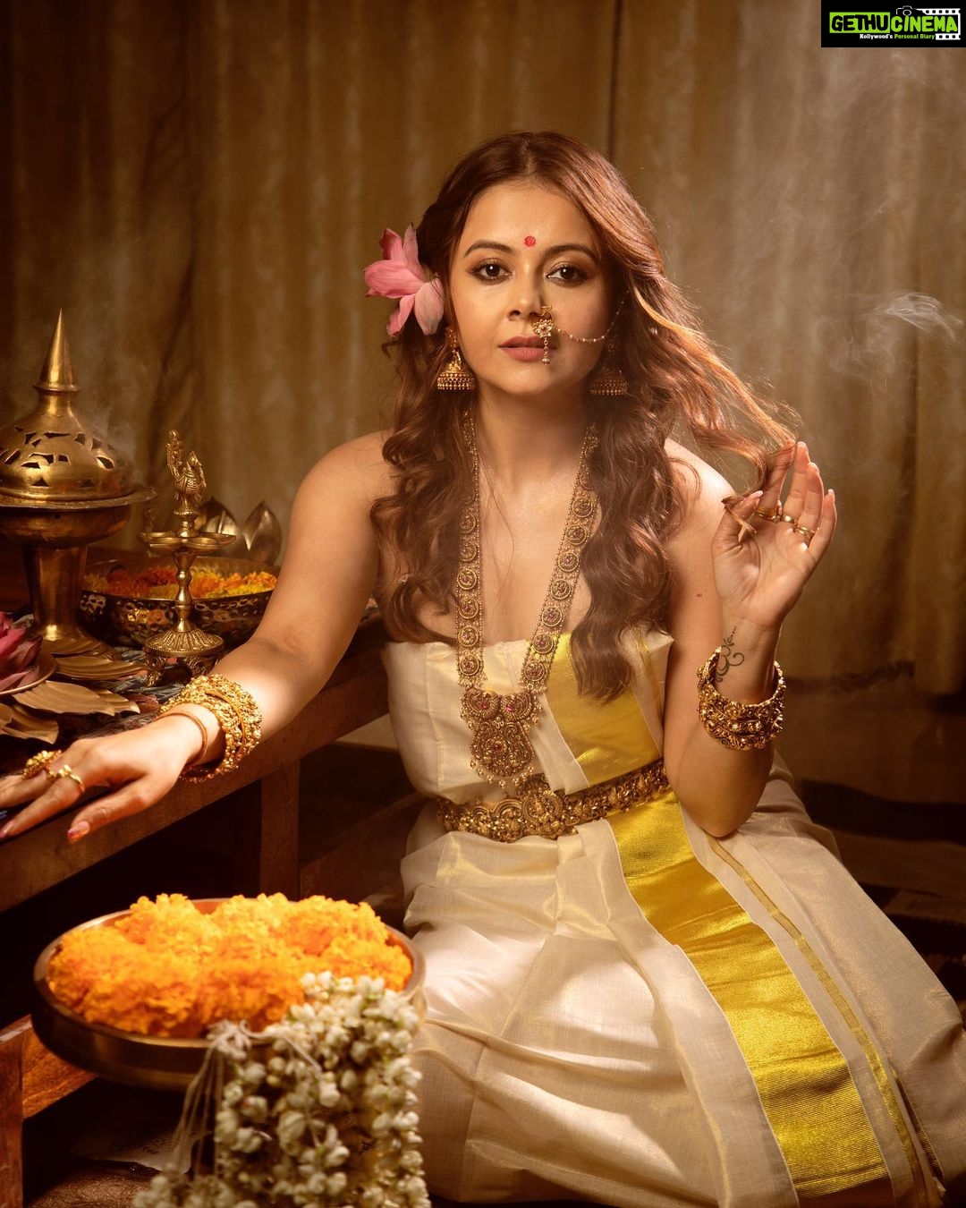 Devoleena Bhattacharjee Instagram - 🪷. . . . Hair & make up - @makeup_by__shraddha Photography - @akshayrathodphotography Jewellery - @kameswari_jewellers_in Managed by - @allboutcommunication #devoleena #feminity #divine #instapic Mumbai - मुंबई