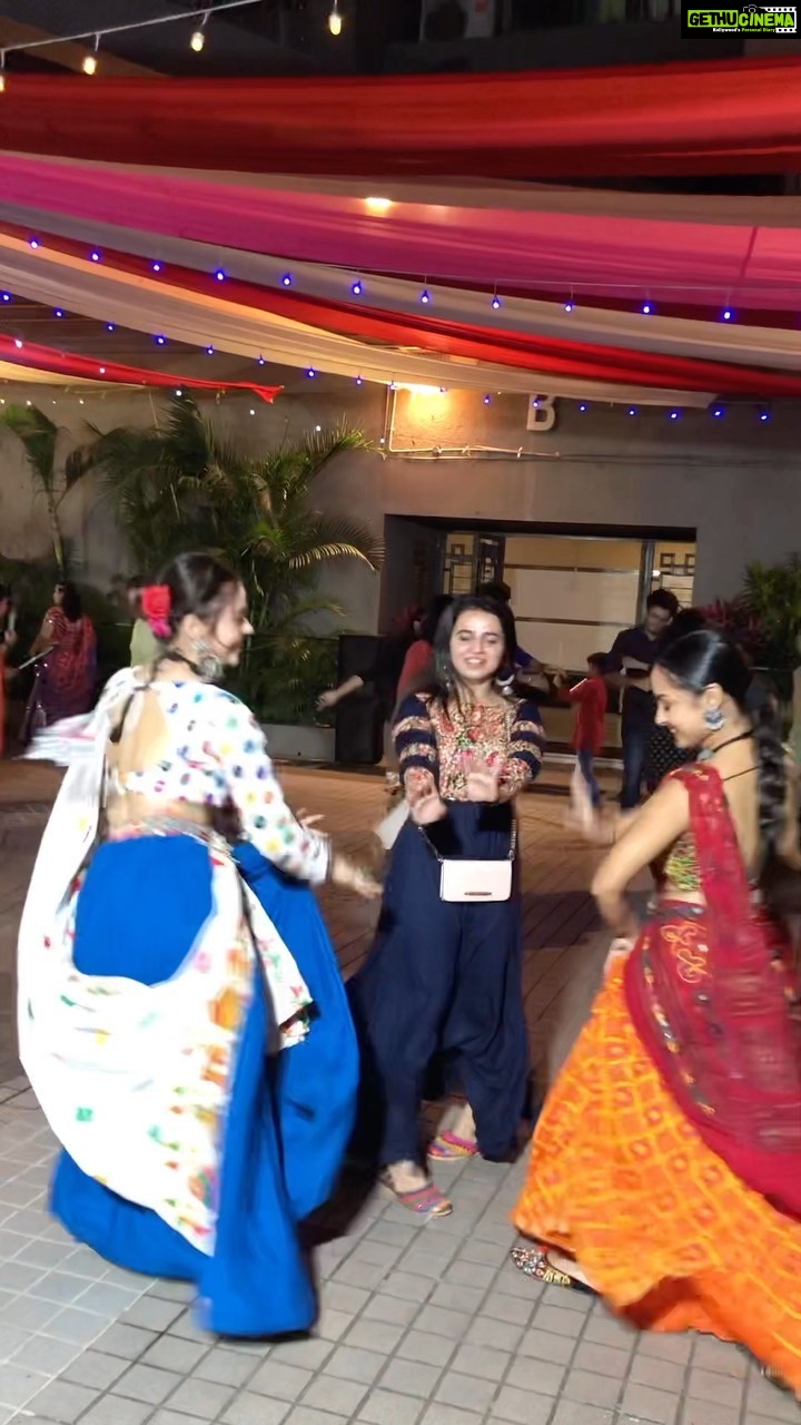 Devoleena Bhattacharjee Instagram - #garba #garbanight 🧚🧿❤️ #navratrivibes with this darling @devoleena #friends #fun #love #festivevibes #livetothefullest 🧿