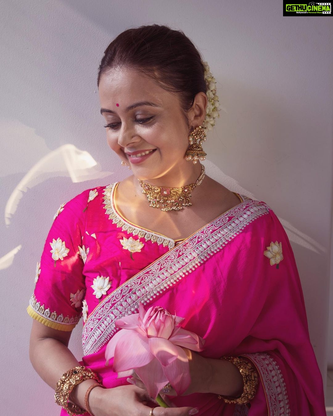 Devoleena Bhattacharjee Instagram - Shubho Ashthami. Dugga Dugga. 🪷🙏🏻 . . #asthami #duggadugga #duggaelo #durgapuja #devoleena #festivevibes #blissful Mumbai - मुंबई