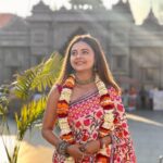 Devoleena Bhattacharjee Instagram - Har Har Mahadev 🕉️🙏🏻😇 . . . @uttarpradeshtourism @niraantentcityvaranasi #devoleena #vanarasi #kashivishwanath #gangaghaat #banaras #manikarnikaghat #harharmahadev #harharshambhu #harhargange श्री काशीविश्वनाथ ज्योर्तिलिंग मंदिर - Shri Kashi Vishwanath Jyotirlinga