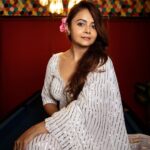 Devoleena Bhattacharjee Instagram - 💗 . . . . Makeup & Hair by @talesofshadows Assisted by @makeup_by_sharddha Photography by @akshayrathodphotography Saree by @_ensembles #devoleena #lovewhite #justforyou Mumbai Coworking