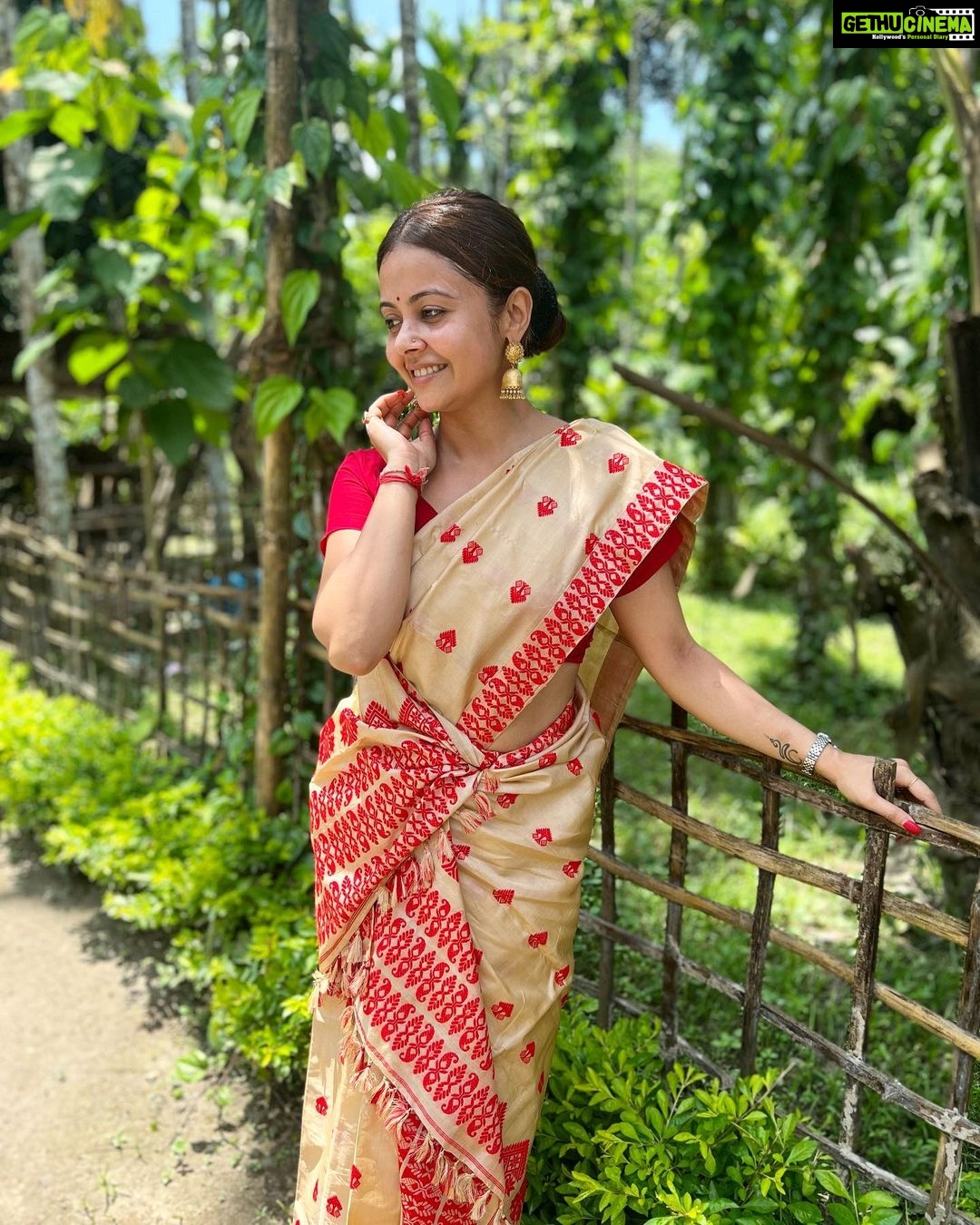 Devoleena Bhattacharjee Instagram - My Motherland My Assam. Axomor jiyori. 😍😇🤗👸 . . . #assamdiaries #hometown #devoleena #awesomeassam #mekhelasador Dhakuakhana