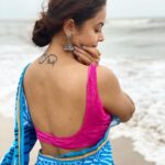 Devoleena Bhattacharjee Instagram - वो सच में प्यार था या बचपना था मोहब्बत हो गयी थी क्या पता नहीं लगाया दिल बोहत पर……. ☀️ #goodmorning #shubhprabhat #throwback Varsova Beach