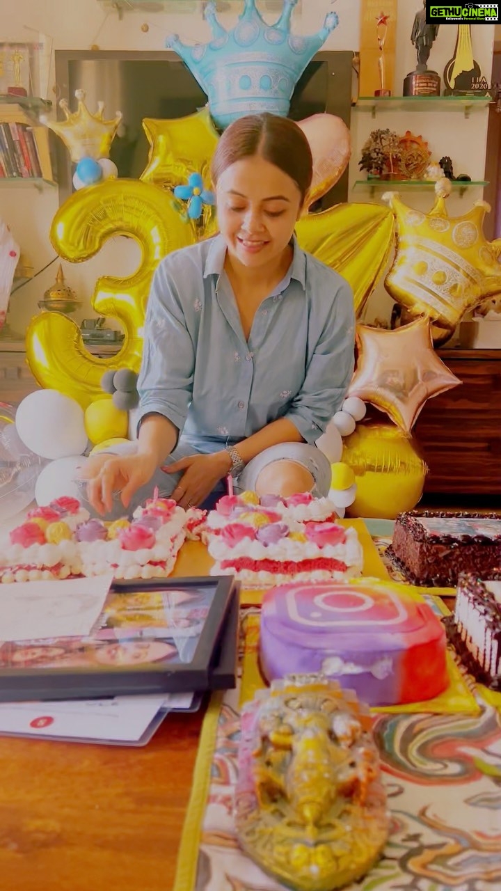 Devoleena Bhattacharjee Instagram - Thank you for everything. We are 3M stronger. ❤️🤗🙏🏻 #reelitfeelit❤️❤️ #devoleena #reelkarofeelkaro #3million #extendedfamily #strongertogether #gratitude #love #fanslove Mumbai, Maharashtra