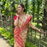 Devoleena Bhattacharjee Instagram - My Motherland My Assam. Axomor jiyori. 😍😇🤗👸 . . . #assamdiaries #hometown #devoleena #awesomeassam #mekhelasador Dhakuakhana