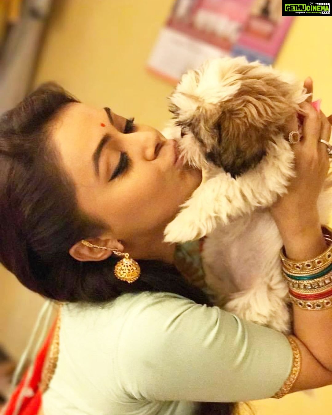Devoleena Bhattacharjee Instagram - Major Throwback. My Babyyy ❤️🥰🤗 @angel_bhattacharjee . . #throwbackmemories #devoleena Mumbai, Maharashtra